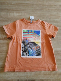 Tee-shirt manche courte garçon orange décor ville